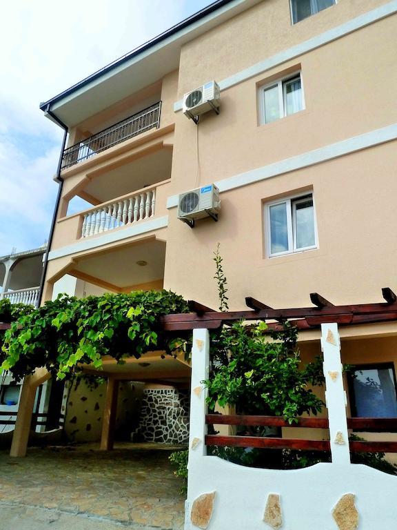 Apartments Papillon พอดโกริกา ภายนอก รูปภาพ