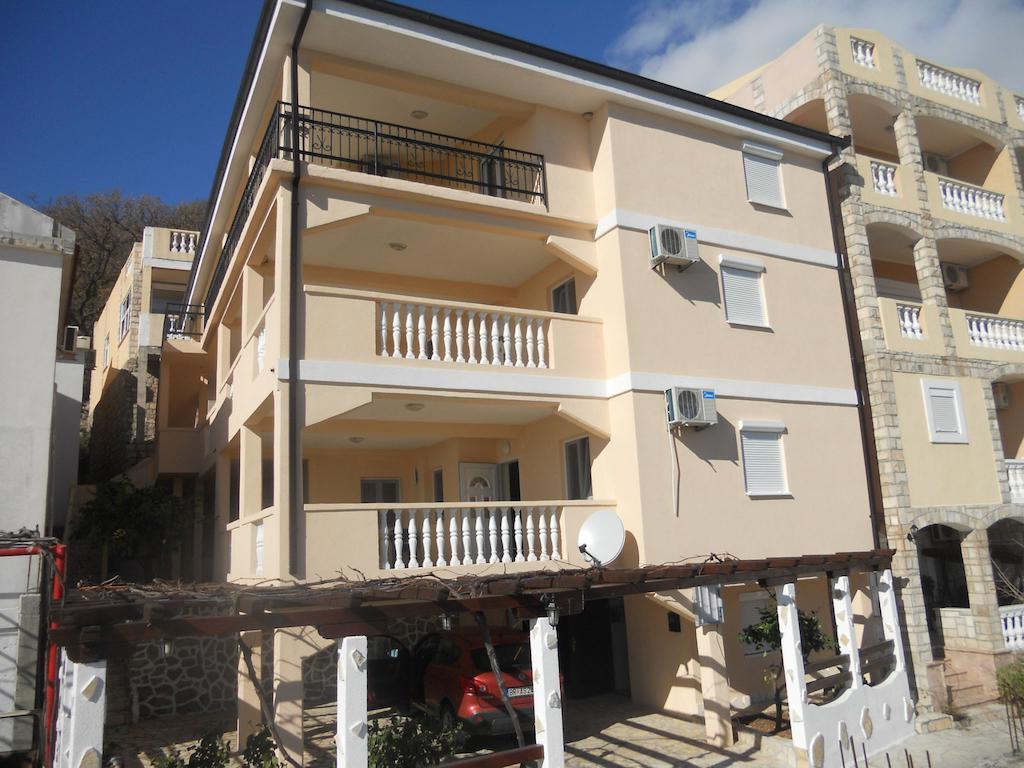 Apartments Papillon พอดโกริกา ภายนอก รูปภาพ